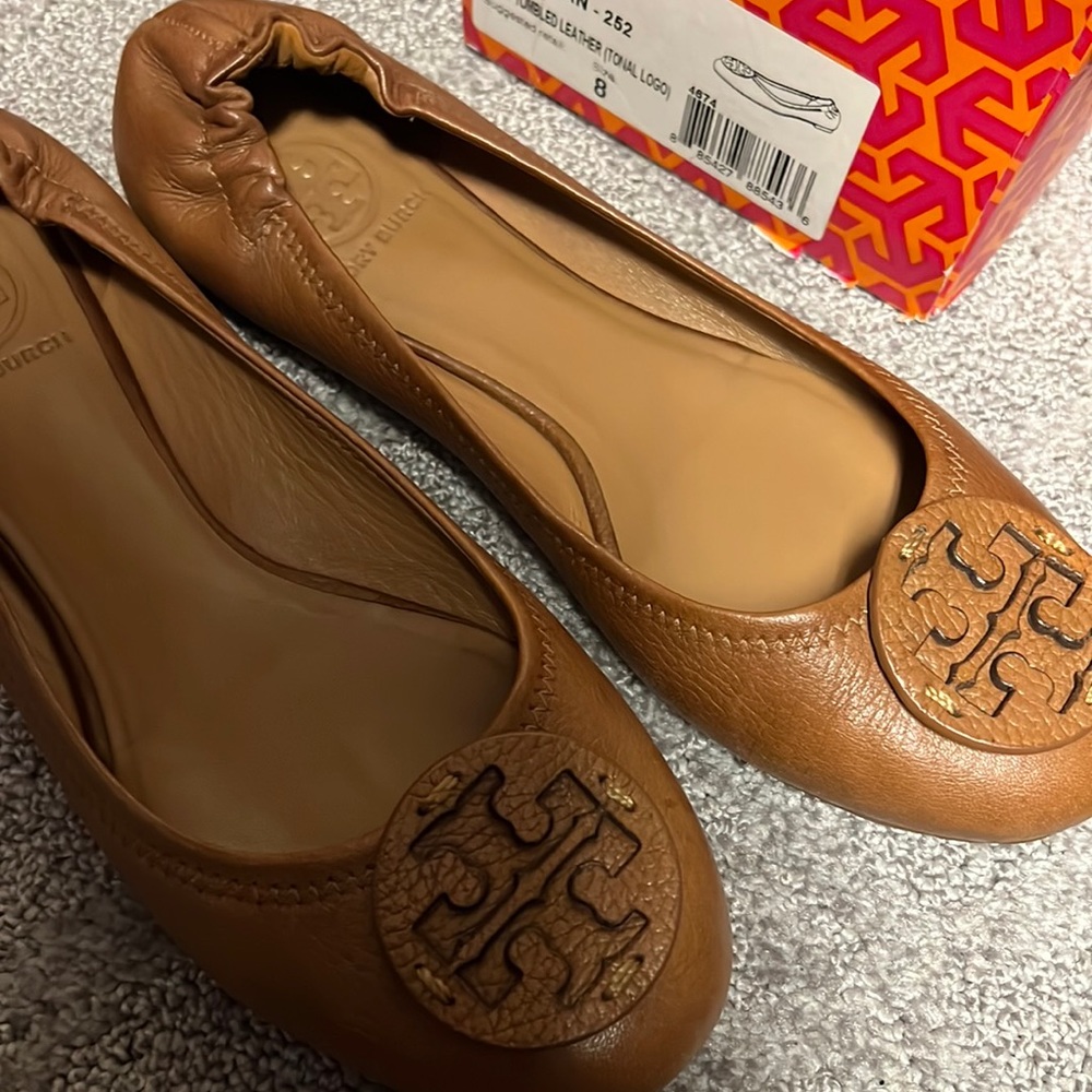 Tory Burch tan flats in a  size 8